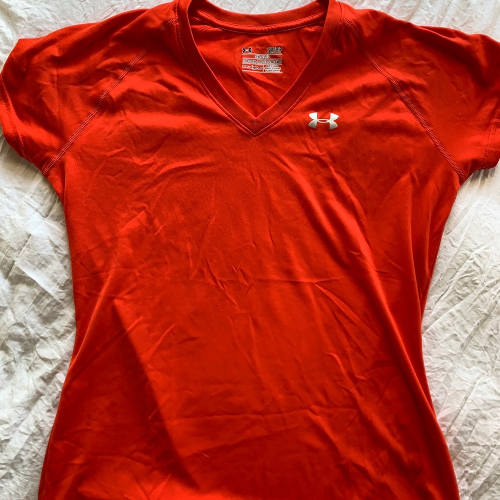 Semi fitted UA tee